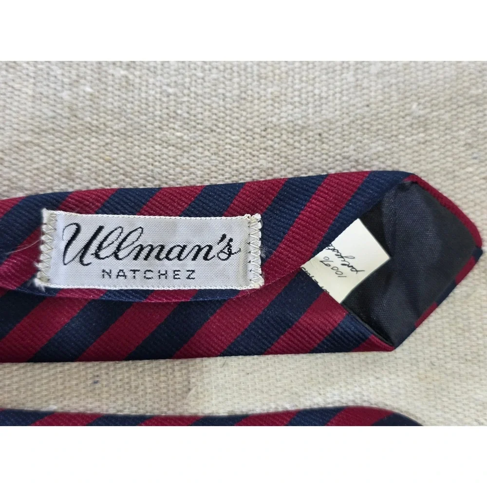 Resilio necktie features